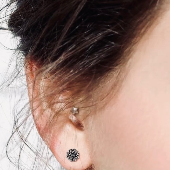 💝 SOLD in Bundle (Caitlin) 💝 Knotted Stud Earrings - Celtic Knot / Cross - Picture 5 of 5